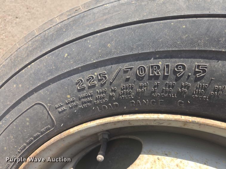 image for item EV5884 2005 Chevrolet C4500 flatbed truck