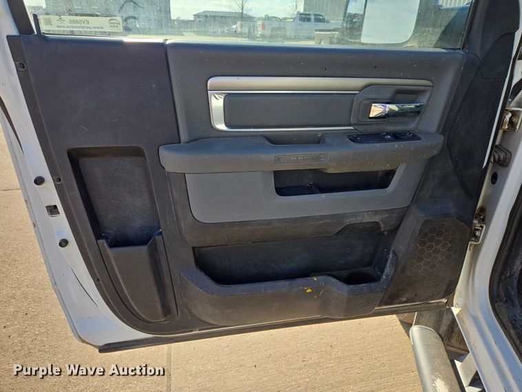 image for item EV5885 2017 RAM 3500 flatbed pickup truck