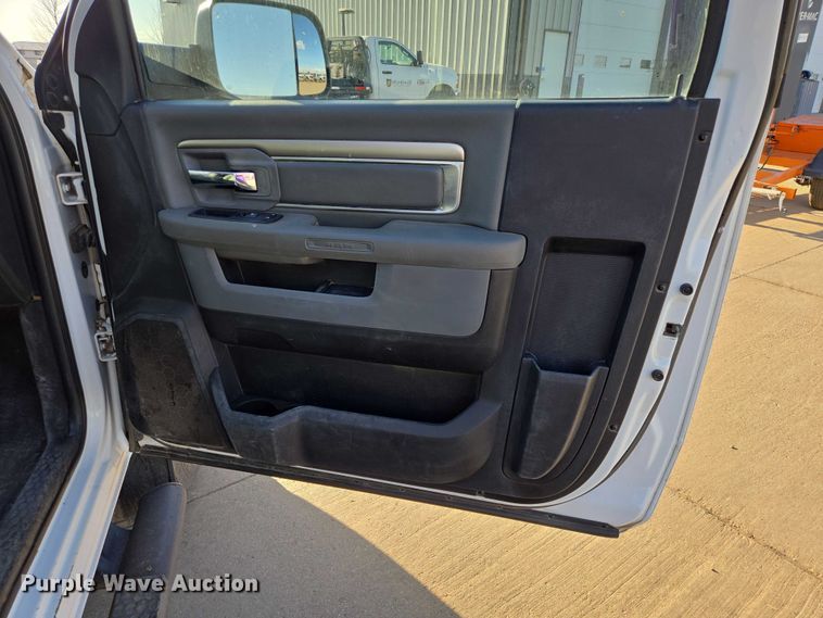 image for item EV5885 2017 RAM 3500 flatbed pickup truck