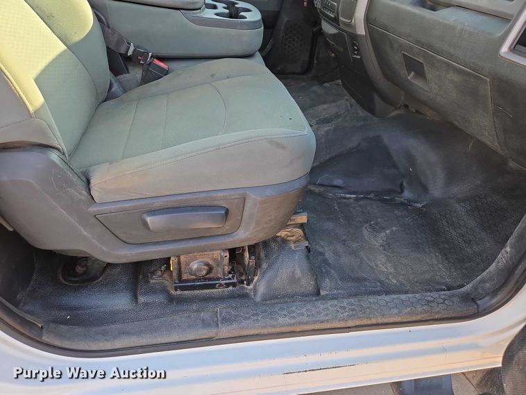 image for item EV5885 2017 RAM 3500 flatbed pickup truck