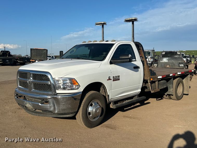 2014 RAM 3500 flatbed pickup truck