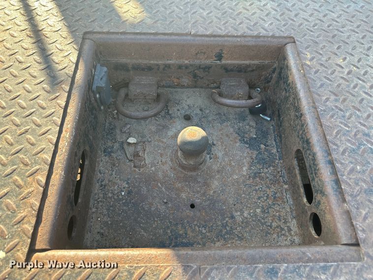image for item EV5886 2014 RAM 3500 flatbed pickup truck