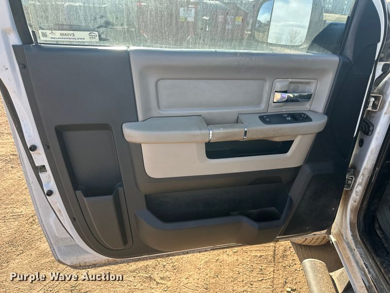 image for item EV5886 2014 RAM 3500 flatbed pickup truck