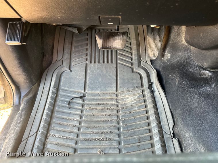 image for item EV5886 2014 RAM 3500 flatbed pickup truck