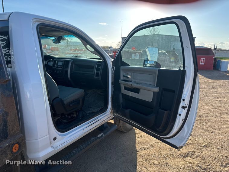 image for item EV5886 2014 RAM 3500 flatbed pickup truck