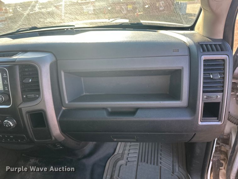 image for item EV5886 2014 RAM 3500 flatbed pickup truck