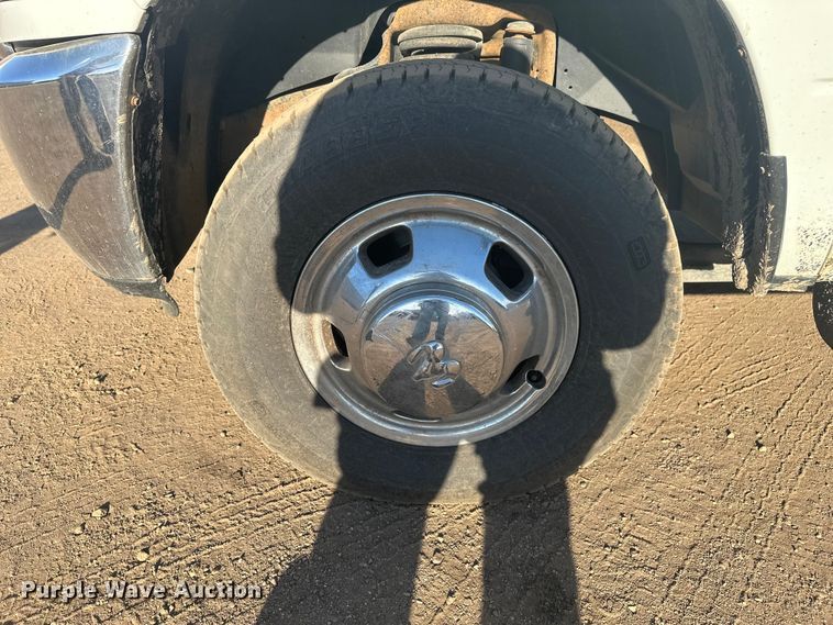 image for item EV5886 2014 RAM 3500 flatbed pickup truck