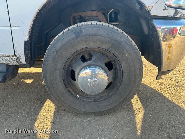 image for item EV5886 2014 RAM 3500 flatbed pickup truck