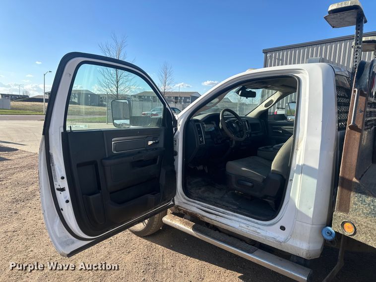 image for item EV5887 2016 RAM 3500 flatbed pickup truck