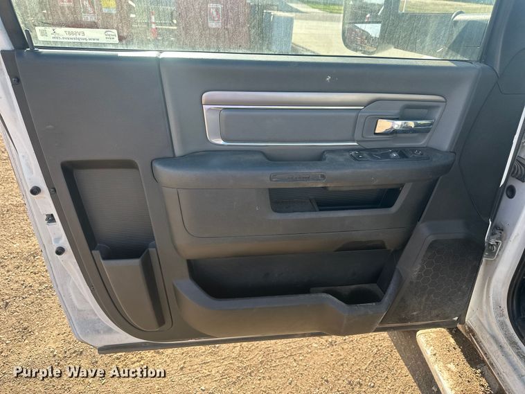 image for item EV5887 2016 RAM 3500 flatbed pickup truck