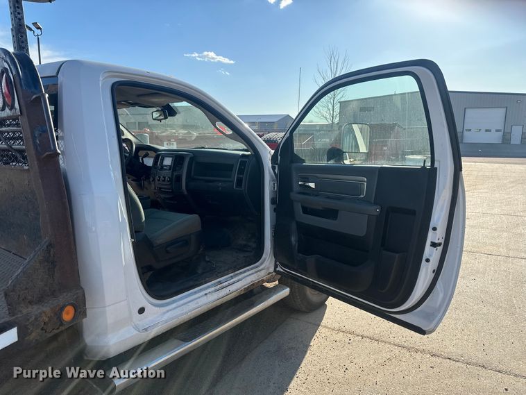 image for item EV5887 2016 RAM 3500 flatbed pickup truck