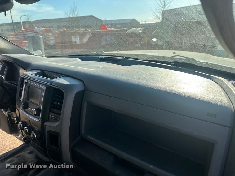 image for item EV5887 2016 RAM 3500 flatbed pickup truck