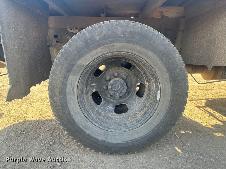 image for item EV5887 2016 RAM 3500 flatbed pickup truck