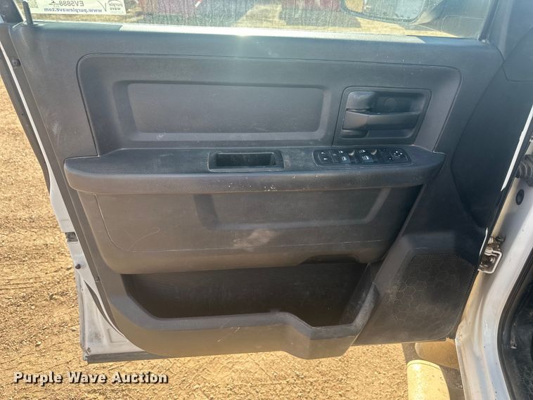image for item EV5888 2017 RAM 3500 Crew Cab flatbed pickup truck