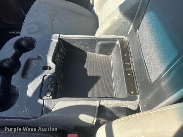 image for item EV5888 2017 RAM 3500 Crew Cab flatbed pickup truck