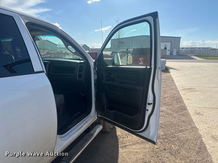 image for item EV5888 2017 RAM 3500 Crew Cab flatbed pickup truck