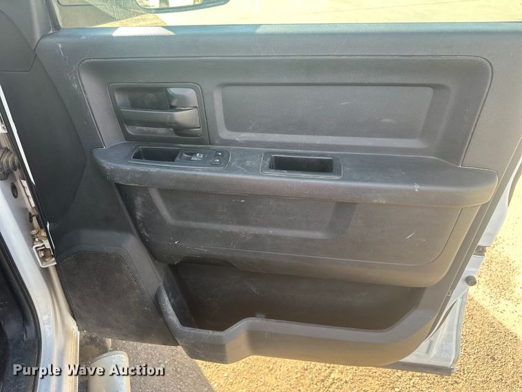 image for item EV5888 2017 RAM 3500 Crew Cab flatbed pickup truck