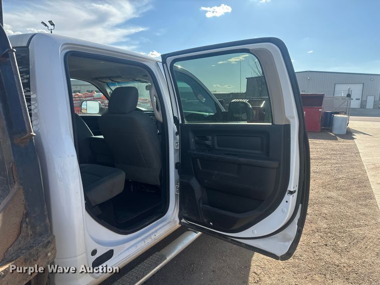 image for item EV5888 2017 RAM 3500 Crew Cab flatbed pickup truck