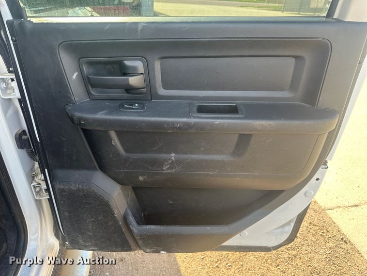 image for item EV5888 2017 RAM 3500 Crew Cab flatbed pickup truck