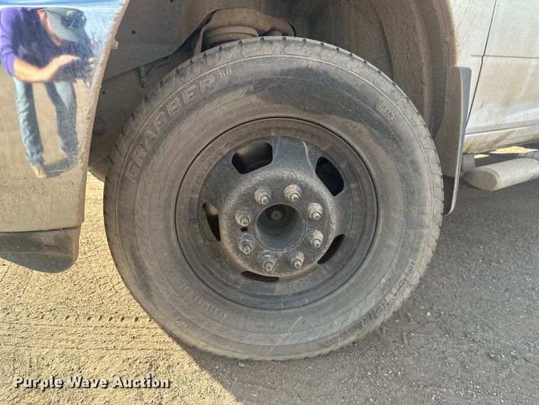 image for item EV5888 2017 RAM 3500 Crew Cab flatbed pickup truck