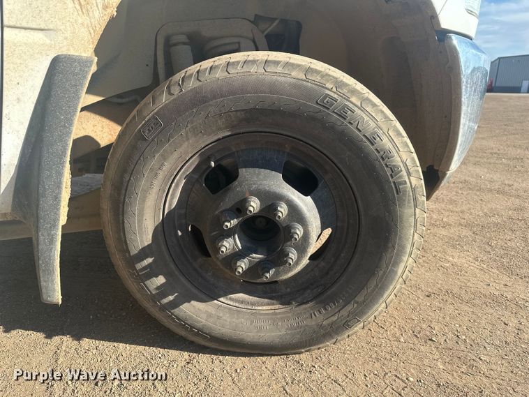 image for item EV5888 2017 RAM 3500 Crew Cab flatbed pickup truck