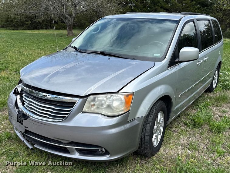 image for item EV7707 2012 Chrysler Town And Country van