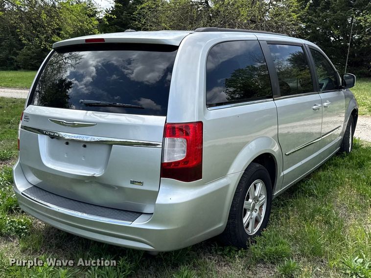 image for item EV7707 2012 Chrysler Town And Country van