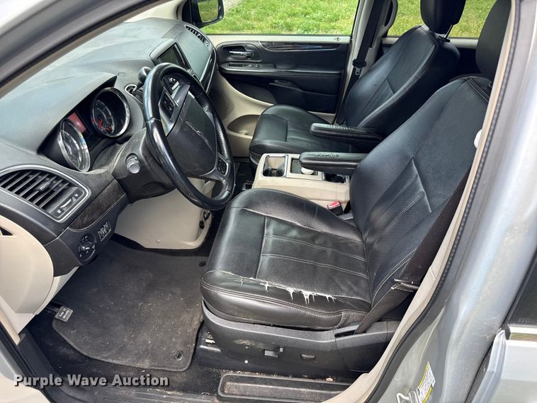 image for item EV7707 2012 Chrysler Town And Country van
