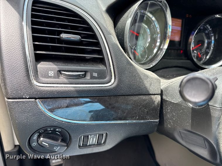 image for item EV7707 2012 Chrysler Town And Country van