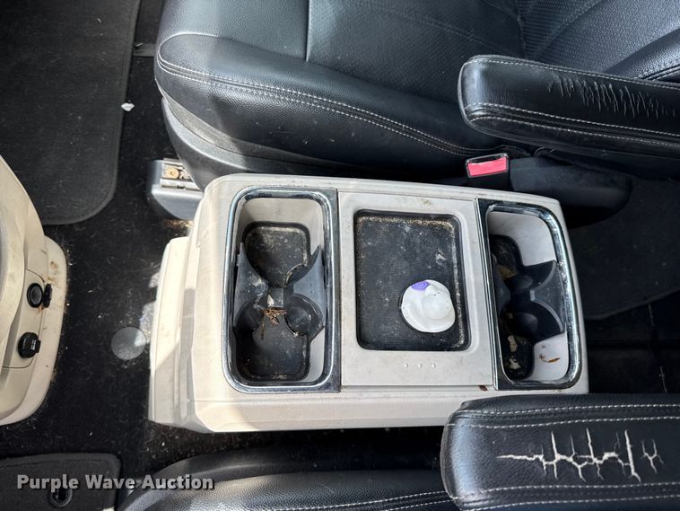 image for item EV7707 2012 Chrysler Town And Country van
