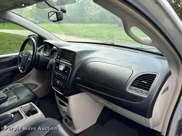 image for item EV7707 2012 Chrysler Town And Country van