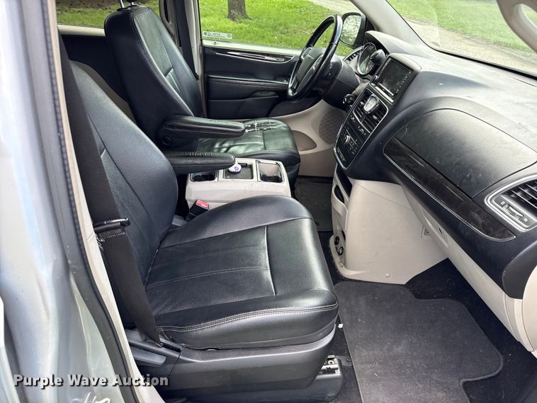 image for item EV7707 2012 Chrysler Town And Country van