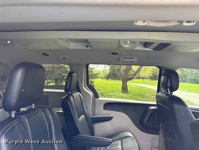 image for item EV7707 2012 Chrysler Town And Country van