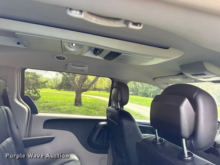 image for item EV7707 2012 Chrysler Town And Country van