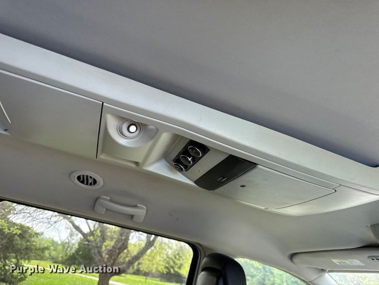 image for item EV7707 2012 Chrysler Town And Country van