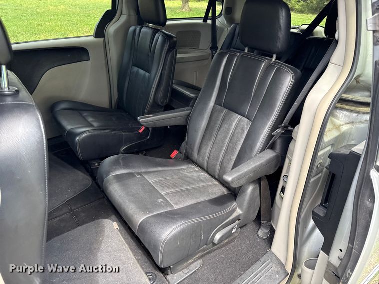 image for item EV7707 2012 Chrysler Town And Country van