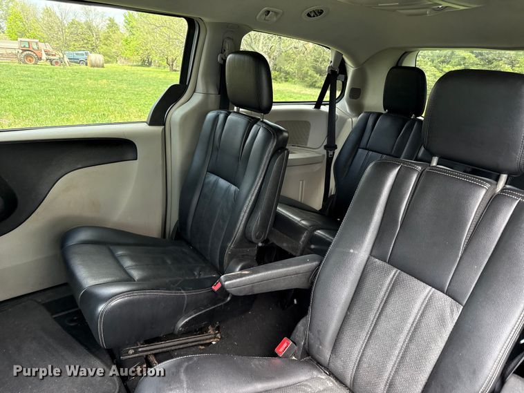 image for item EV7707 2012 Chrysler Town And Country van