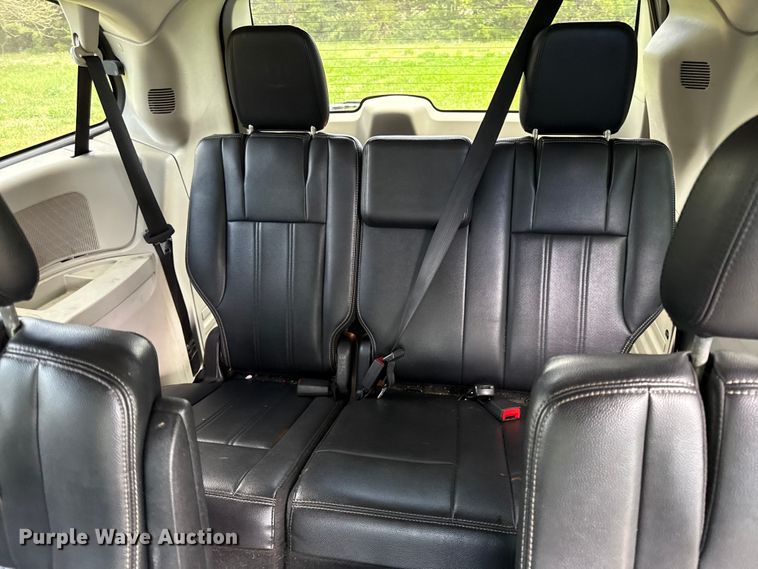 image for item EV7707 2012 Chrysler Town And Country van