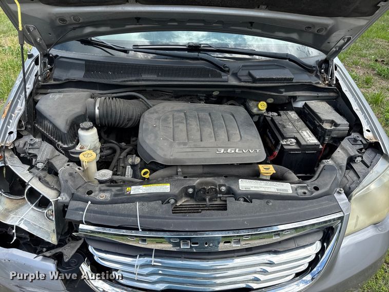 image for item EV7707 2012 Chrysler Town And Country van