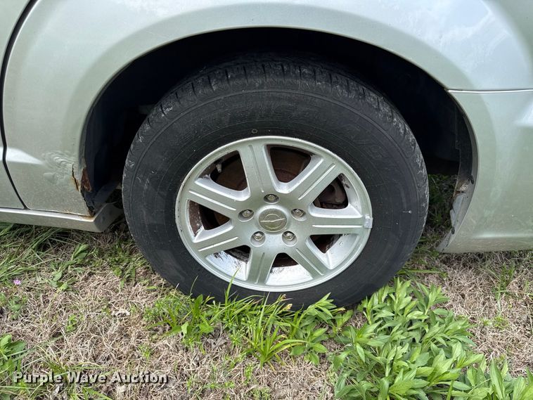image for item EV7707 2012 Chrysler Town And Country van