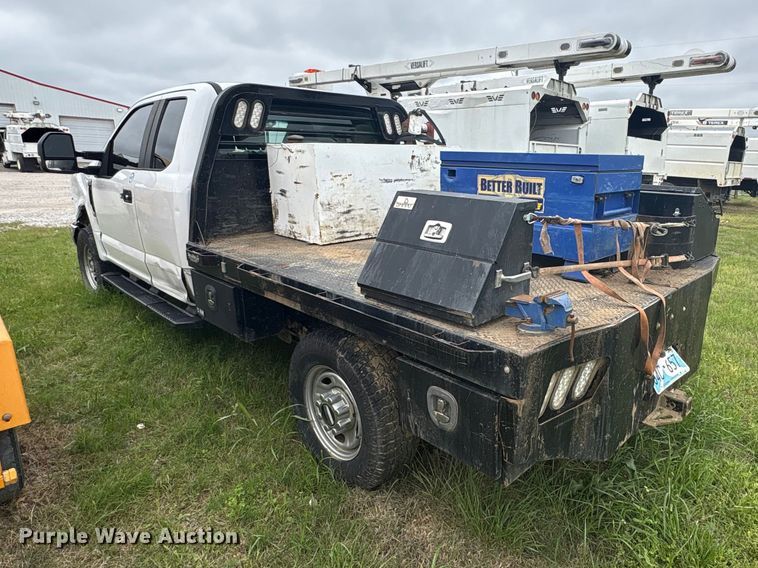image for item EW1540 2019 Ford F250 Super Duty XL Ext. Cab flatbed pickup truck