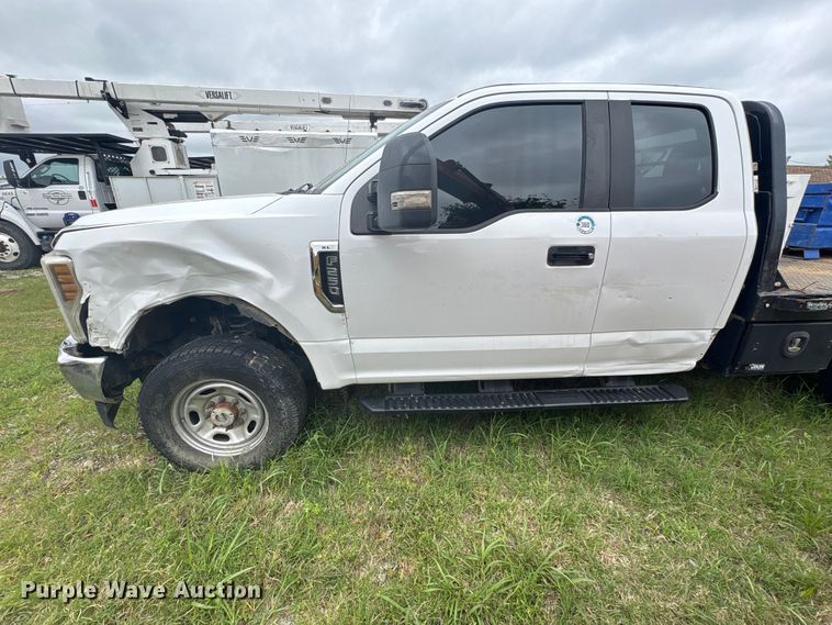 image for item EW1540 2019 Ford F250 Super Duty XL Ext. Cab flatbed pickup truck
