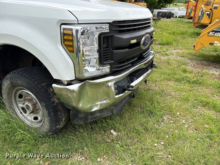 image for item EW1540 2019 Ford F250 Super Duty XL Ext. Cab flatbed pickup truck