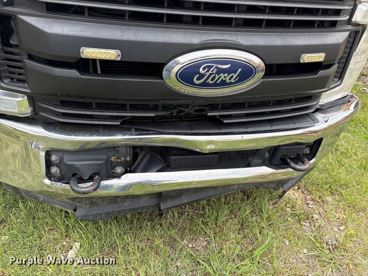 image for item EW1540 2019 Ford F250 Super Duty XL Ext. Cab flatbed pickup truck