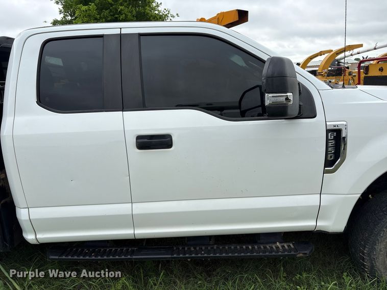 image for item EW1540 2019 Ford F250 Super Duty XL Ext. Cab flatbed pickup truck