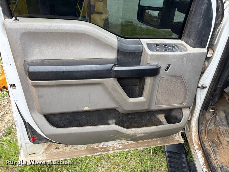 image for item EW1540 2019 Ford F250 Super Duty XL Ext. Cab flatbed pickup truck