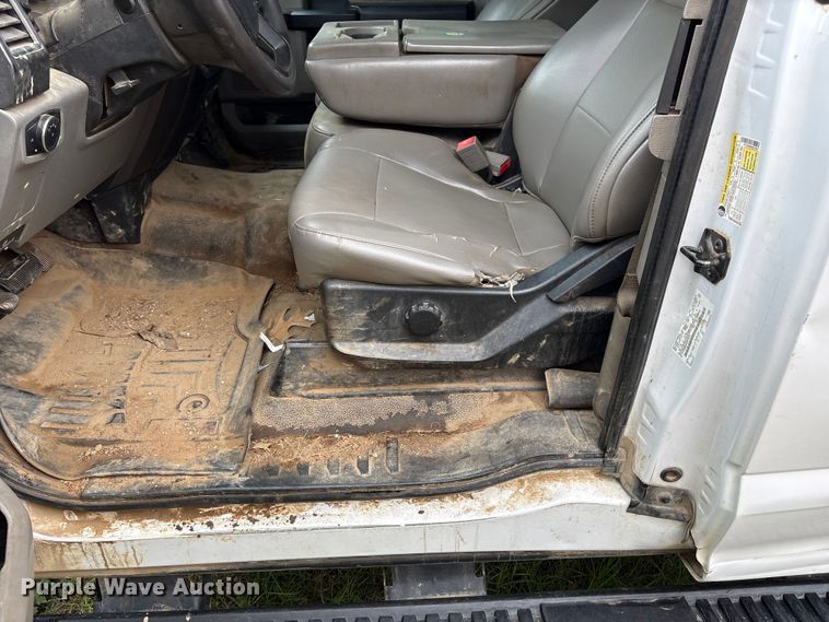 image for item EW1540 2019 Ford F250 Super Duty XL Ext. Cab flatbed pickup truck
