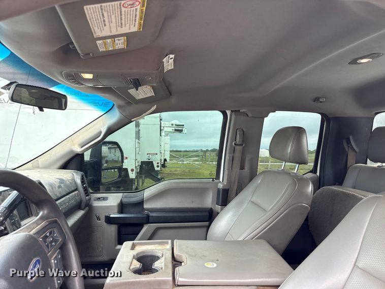 image for item EW1540 2019 Ford F250 Super Duty XL Ext. Cab flatbed pickup truck