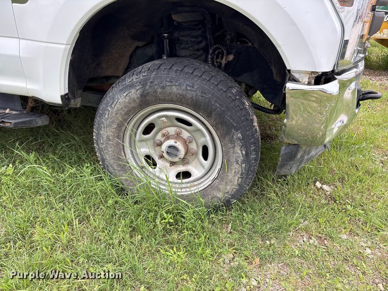 image for item EW1540 2019 Ford F250 Super Duty XL Ext. Cab flatbed pickup truck