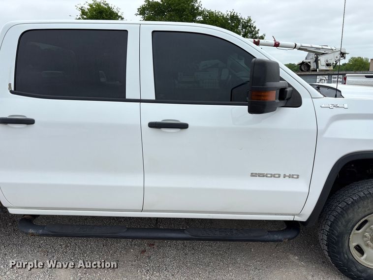 image for item EW1543 2019 GMC Sierra 2500HD Crew Cab pickup truck